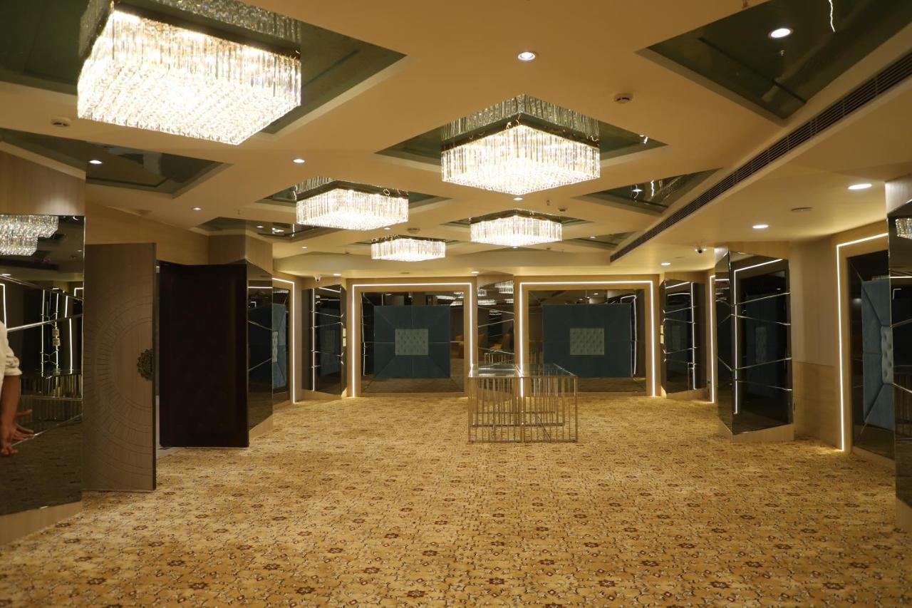 The Royal Class Hotel グワーリヤル エクステリア 写真