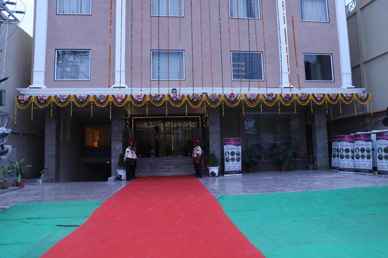 The Royal Class Hotel グワーリヤル エクステリア 写真