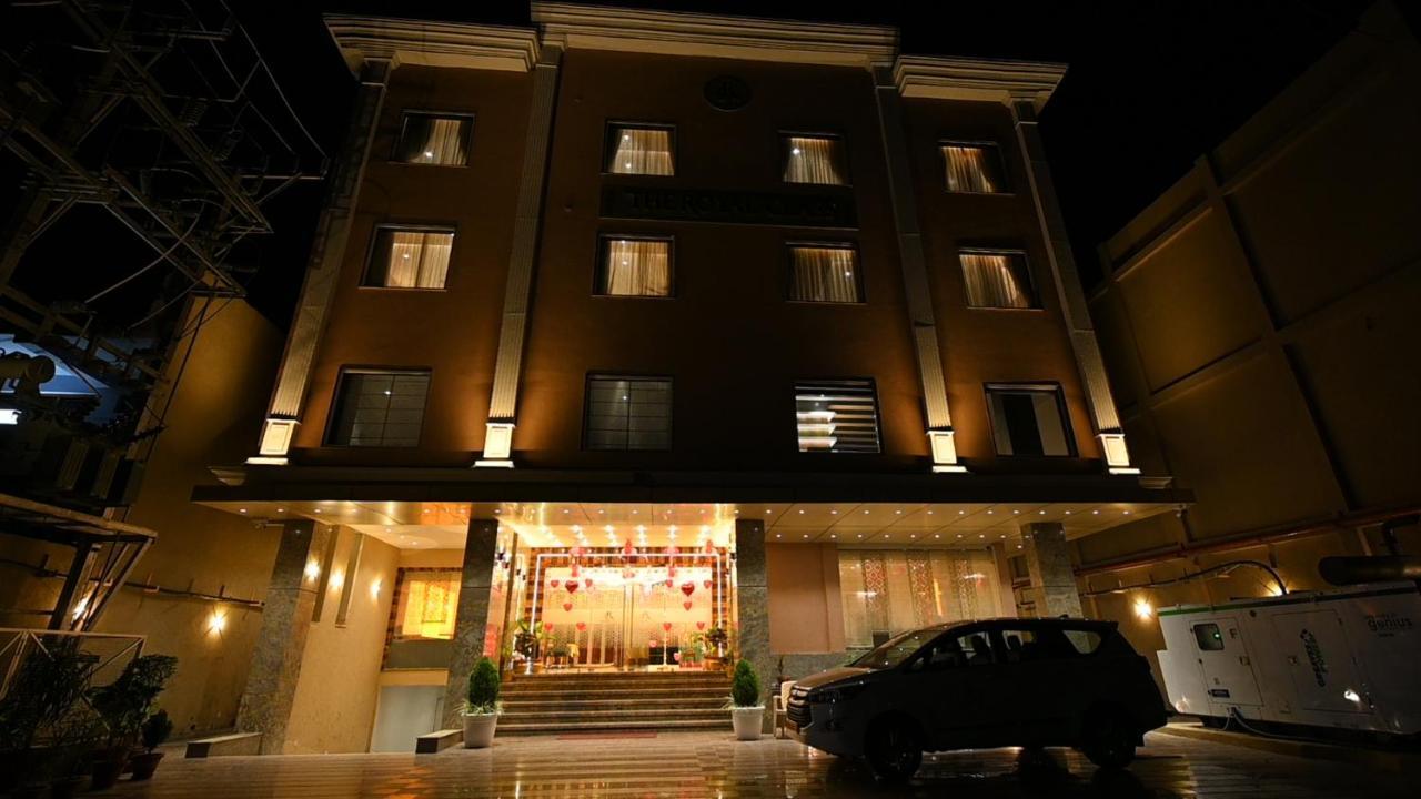 The Royal Class Hotel グワーリヤル エクステリア 写真