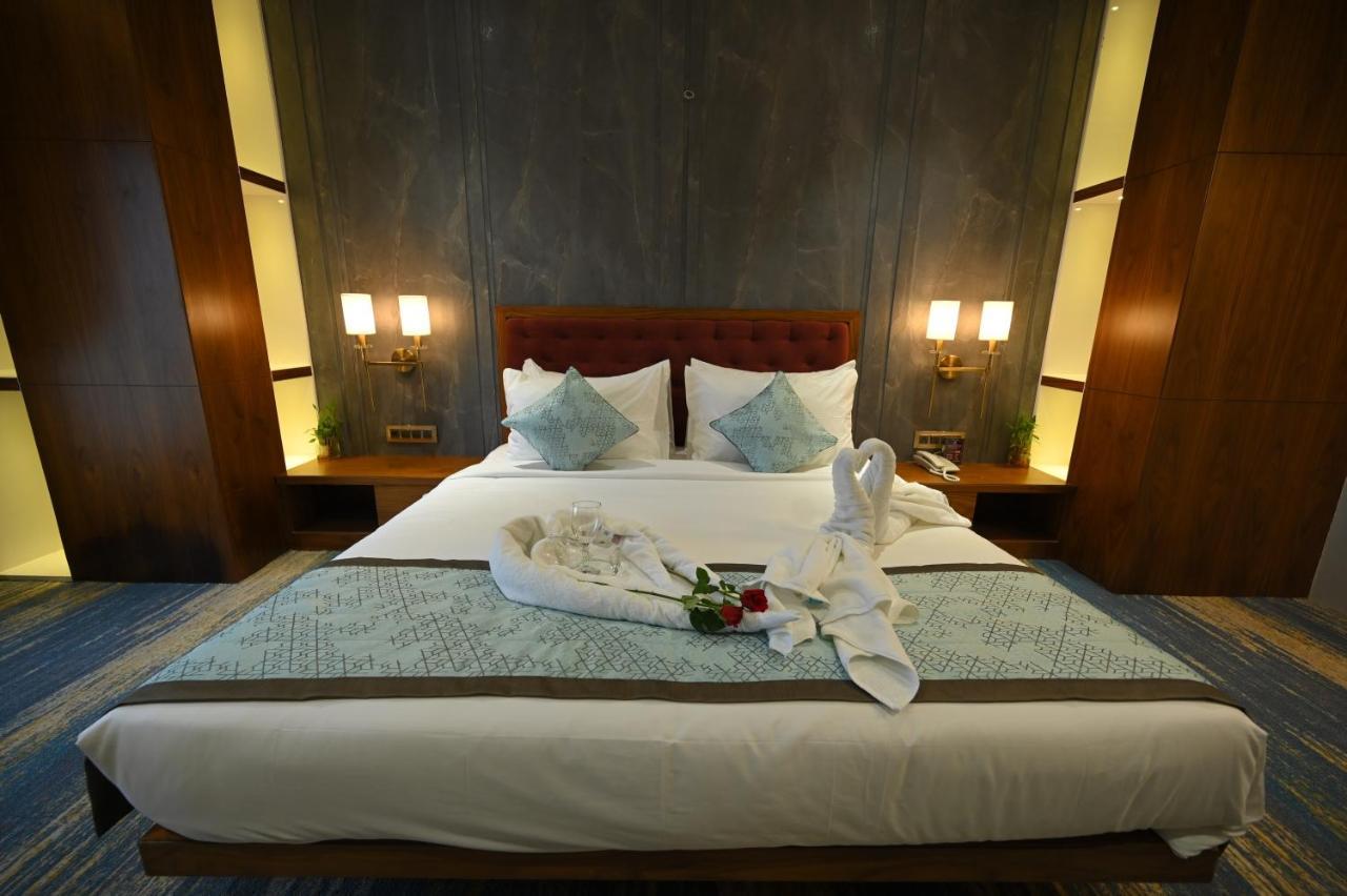 The Royal Class Hotel グワーリヤル エクステリア 写真