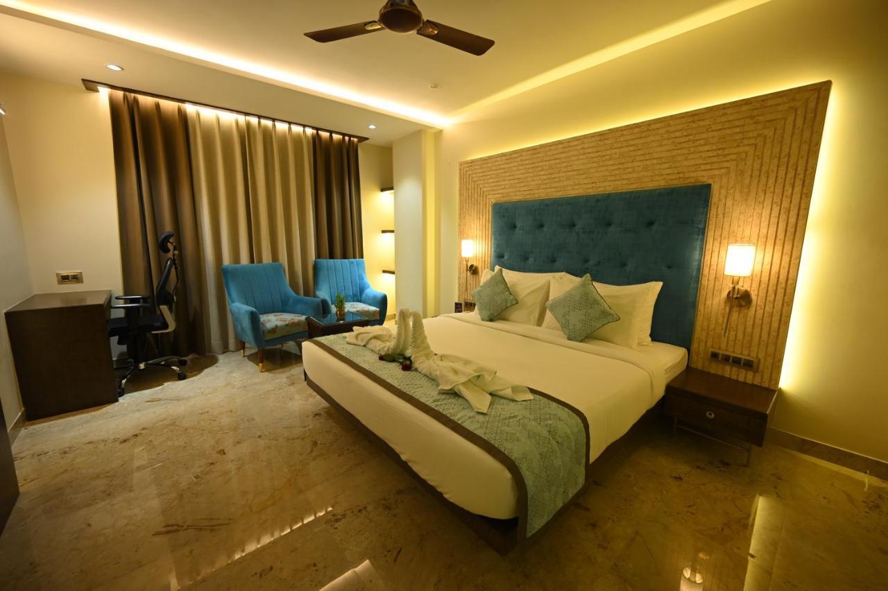 The Royal Class Hotel グワーリヤル エクステリア 写真