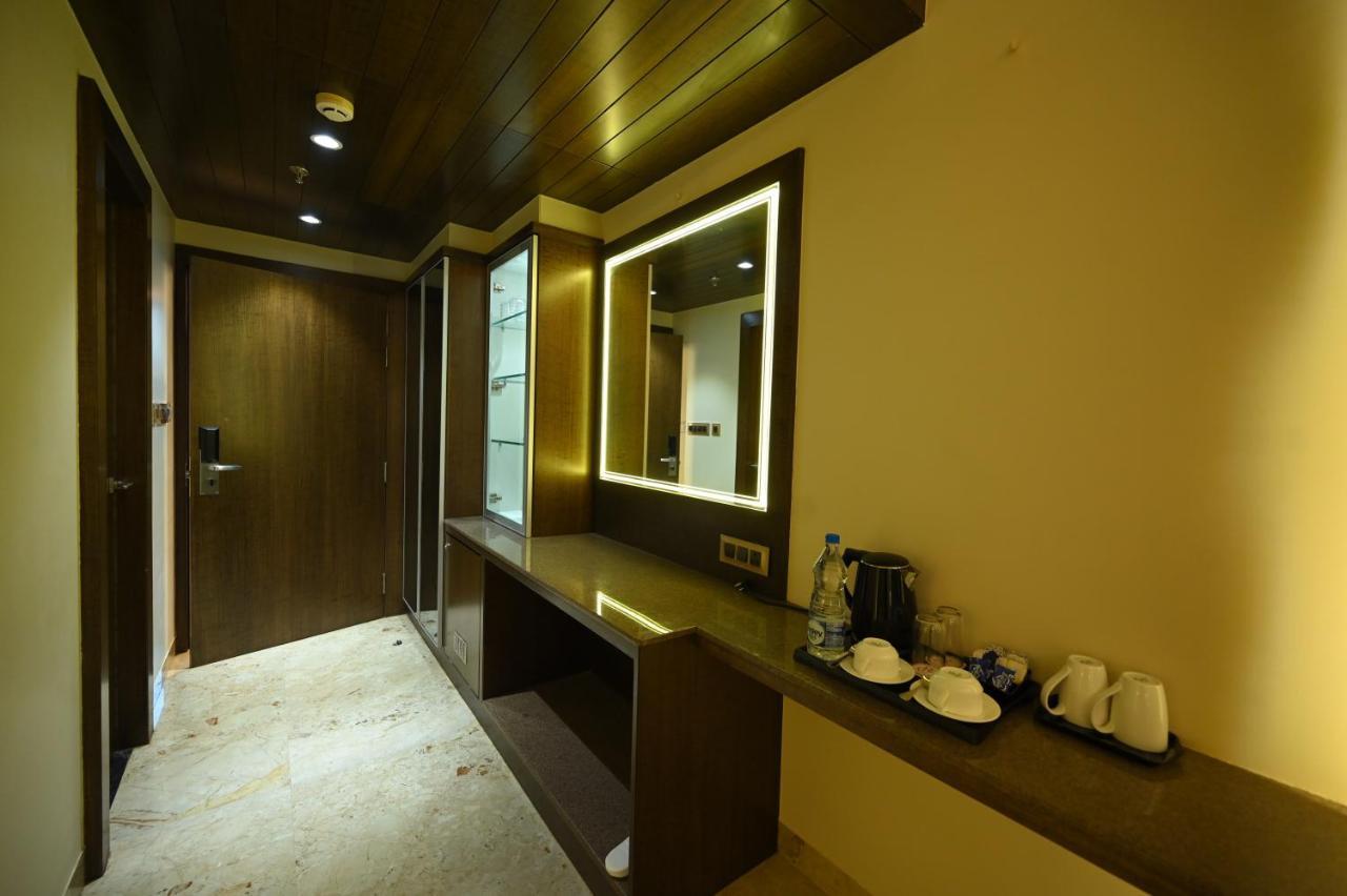 The Royal Class Hotel グワーリヤル エクステリア 写真